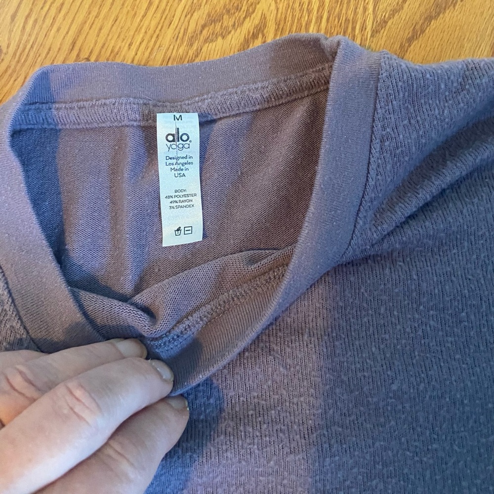 ALO Yoga Soho Pull Over Size Medium - Picture 4 of 5